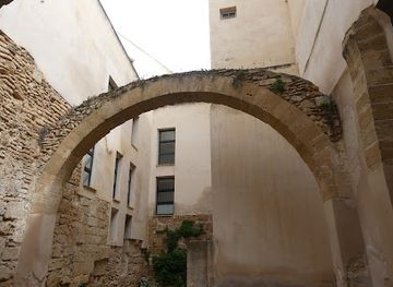 spain/palma-de-mallorca/landmark/arco-medieval-de-la-almudaina