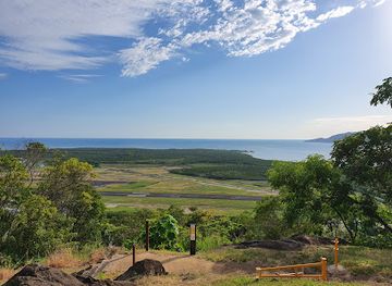 australia/cairns/landmark/red-arrow-track
