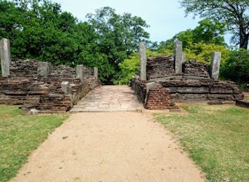 sri-lanka/polonnaruwa-district/landmark/western-entrance-of-the-sacred-quadrangle