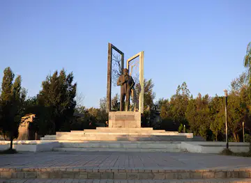 Loik Sherali monument