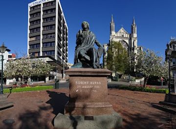 new-zealand/dunedin/landmark/robert-burns-statue