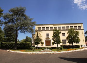 albania/kurbin/landmark/pallati-i-brigadave