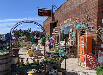 missouri/sedalia/landmark/roadside-relics-decor