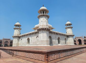 india/agra/sadar-bazaar/landmark/itmad-ud-daula