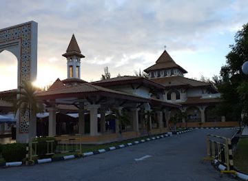 brunei/telisai/landmark/university-mosque