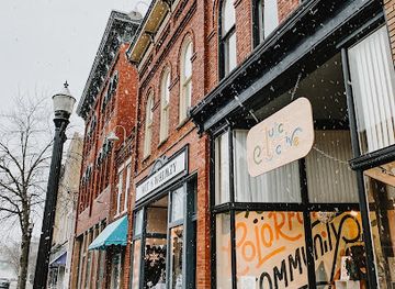 ohio/marietta/landmark/clutch-collective-mov-art-shop-in-marietta-ohio