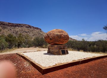 australia/northern-territory/landmark/john-flynn-s-grave-historical-reserve