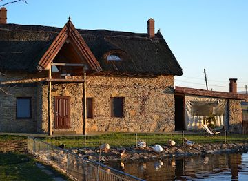 moldova/vatra/landmark/zoo-club