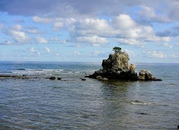 new-caledonia/grande-terre/landmark/rocher-a-la-voile