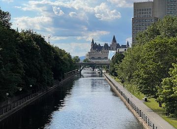 canada/ottawa/landmark/the-corktown-footbridge