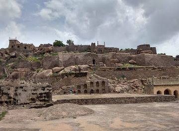 india/hyderabad/golconda-fort/landmark/qutub-shahi-masjid