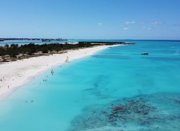 turks-and-caicos-islands/leeward-beach/landmark/half-moon-bay