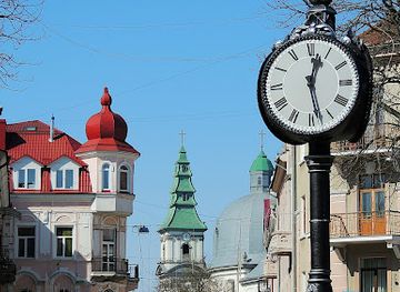 ukraine/ternopil/landmark/trystoronniy-hodynnyk-tripartite-clock