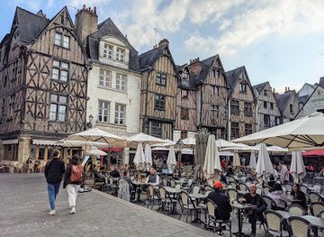 france/tours/place-plumereau/landmark/place-plumereau