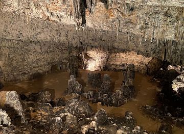 slovenia/postojna/landmark/crna-jama