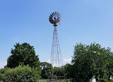 pennsylvania/dutch-country/landmark/old-windmill-farm