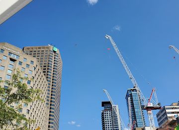 canada/montreal/quartier-des-spectacles/landmark/place-des-arts