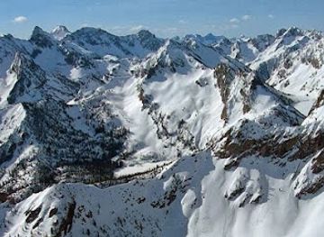 idaho/sawtooth/landmark/sawtooth-mountain-guides
