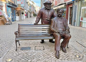 portugal/caldas-da-rainha/landmark/monumento-ze-povinho-e-bordalo