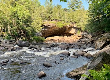 new-york/adirondack-mountains/landmark/natural-stone-bridge-caves