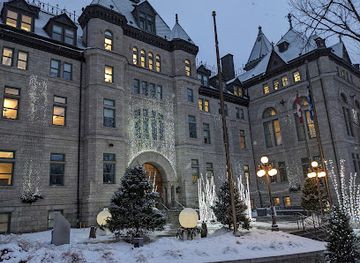 canada/quebec-city/old-quebec/landmark/place-de-l-hotel-de-ville