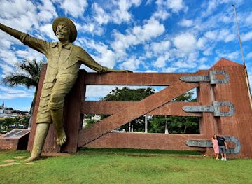 brazil/litoral-norte/landmark/boy-monument-porteira