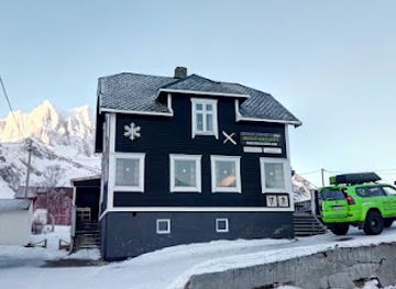 norway/senja-island/landmark/senja-lodge-mountainguides-eilertsen