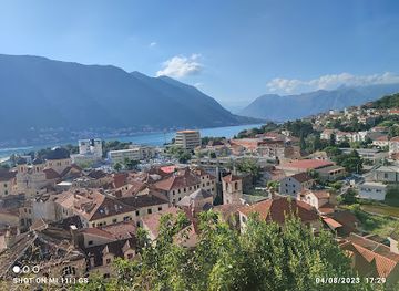 montenegro/kuci/landmark/kotor-city-walls