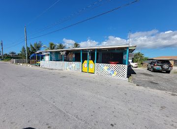 the-bahamas/freeport/landmark/two-dollar-bar
