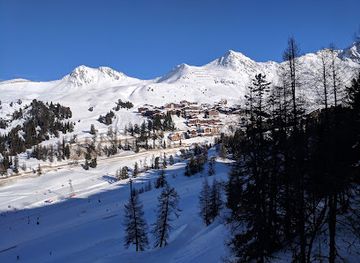 france/la-plagne/landmark/les-colosses