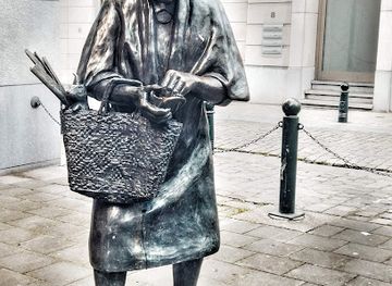 belgium/flemish-brabant/landmark/sculpture-madame-chapeau