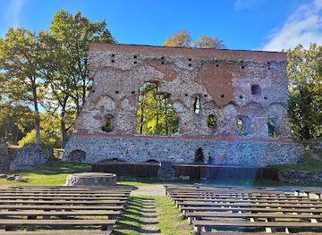 estonia/viljandi/landmark/viljandi-castle-ruins