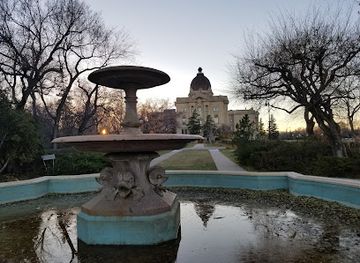 canada/regina/warehouse-district/landmark/ross-thatcher-monument