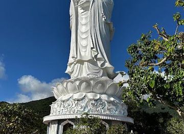 vietnam/north-central-coast/landmark/chua-linh-ung