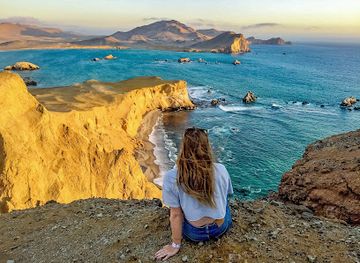 peru/paracas-national-reserve/landmark/golden-shadows-trek