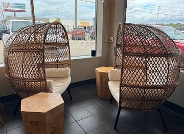 michigan/lansing/landmark/phillips-cider-bar-and-market