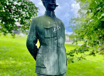 Statue of Colonel Henrik August Angell by Gustav Lærum