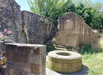 united-kingdom/newcastle-upon-tyne/landmark/castle-wall-well