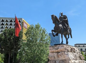 albania/laberia/landmark/skanderbeg-square