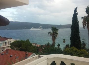 montenegro/herceg-novi/landmark/pic-nic