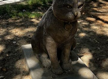 switzerland/zurich/landmark/monty-statue