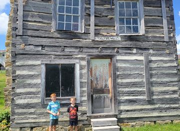 west-virginia/bluefield/landmark/calfee-wall-cabin