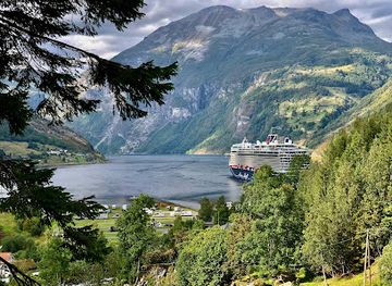 norway/geirangerfjord/landmark/losta-500-moh-view-point