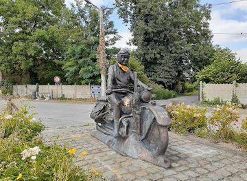 belgium/hainaut/landmark/ww2-american-liberator-motorcyclist-statue