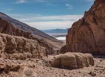 california/death-valley-national-park/landmark/natural-bridge-trail