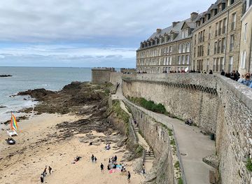 france/saint-malo/landmark/les-remparts-de-saint-malo