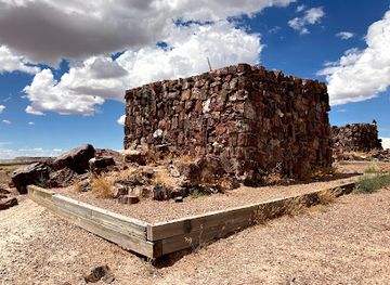 arizona/apache-county/landmark/agate-house
