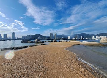 malaysia/penang-island/landmark/swing-middle-of-sea-at-pulau-tikus-island