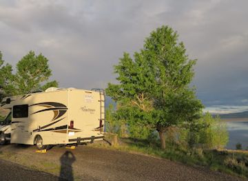 wyoming/buffalo-bill-state-park/landmark/buffalo-bill-state-park-lake-shore-campground