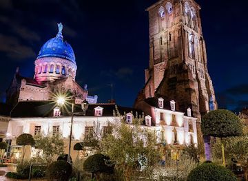 france/centre-val-de-loire/landmark/collegiale-saint-martin-et-tour-charlemagne